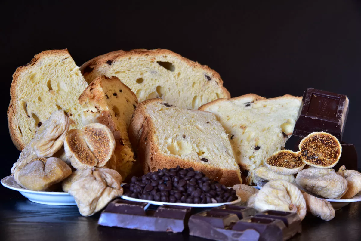 Panettone with figs and chocolate