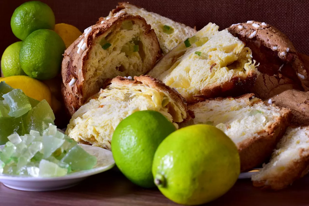 Artisanal colomba with cedar