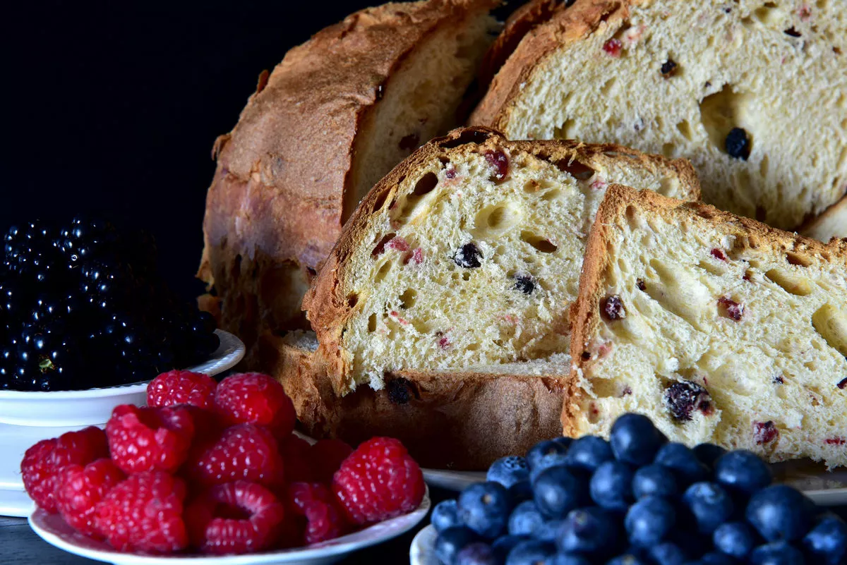 Panettone with berries