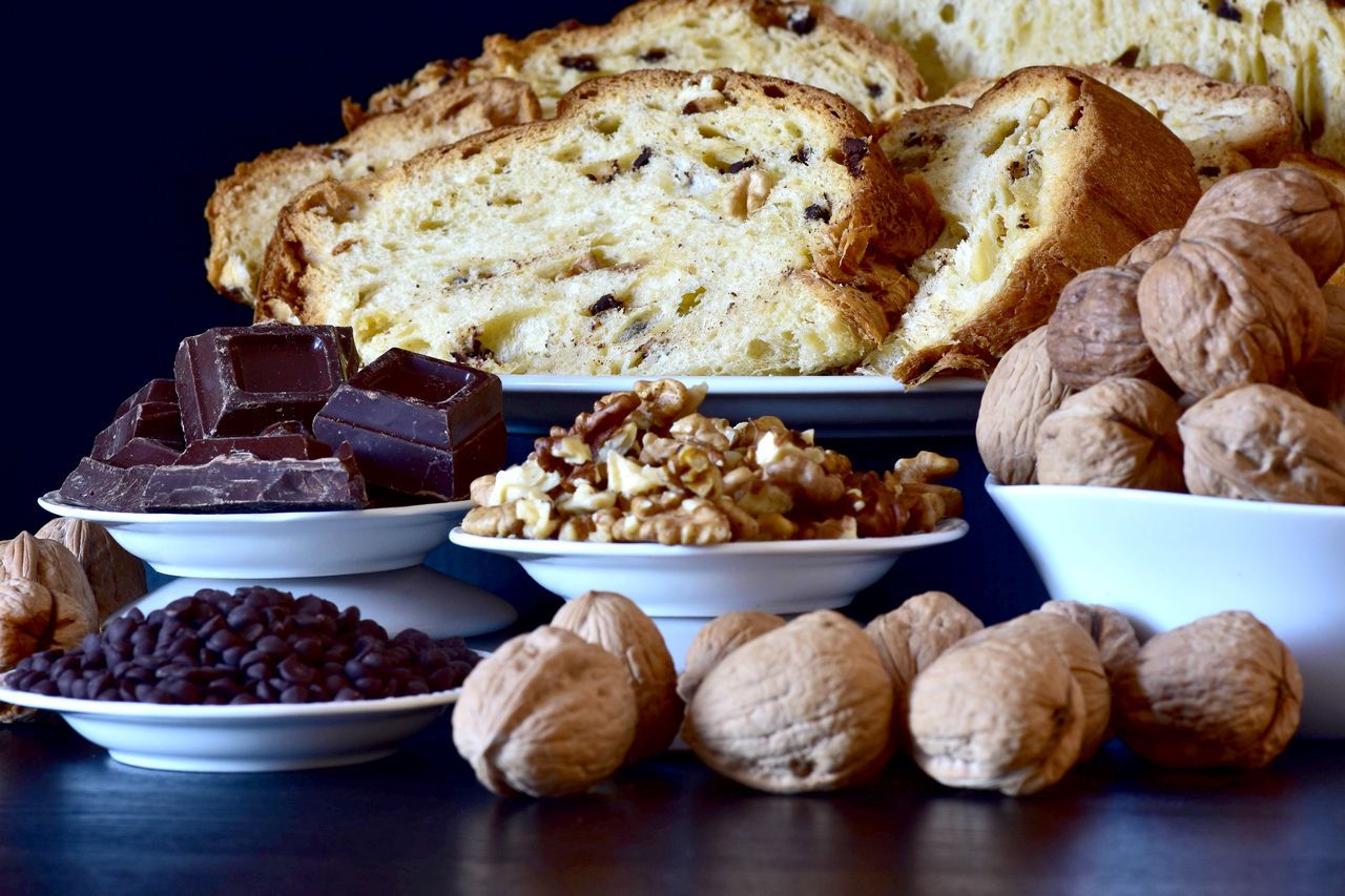 Panettone with walnuts and chocolate